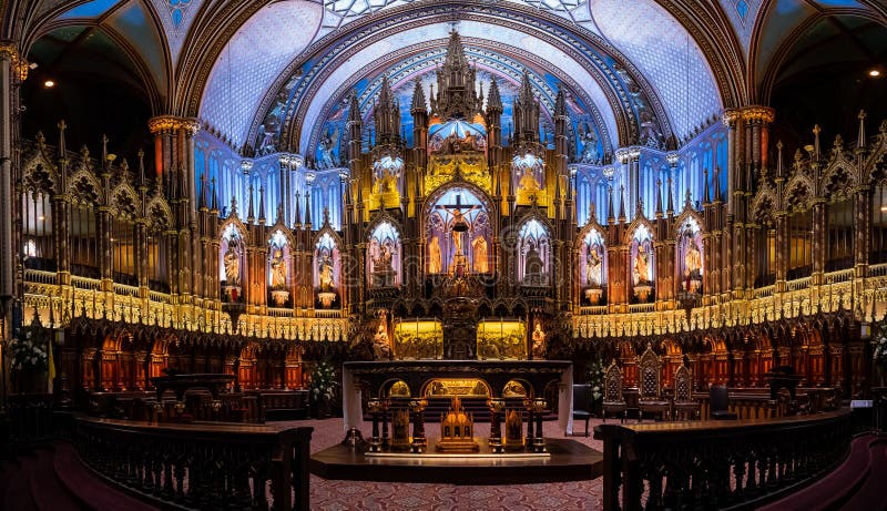 Внутренний взгляд известного Basilique Нотр-Дам De Монреаля стоковая фотография